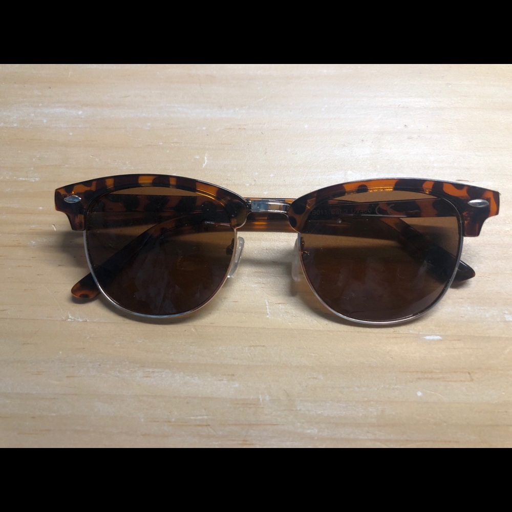 polarized sunglasses with adjustable nose piece